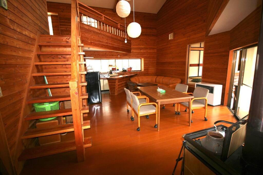 北軽井沢の貸別荘一棟貸し切り-庭とウッドデッキつき 吾妻硫黄鉱山 エクステリア 写真